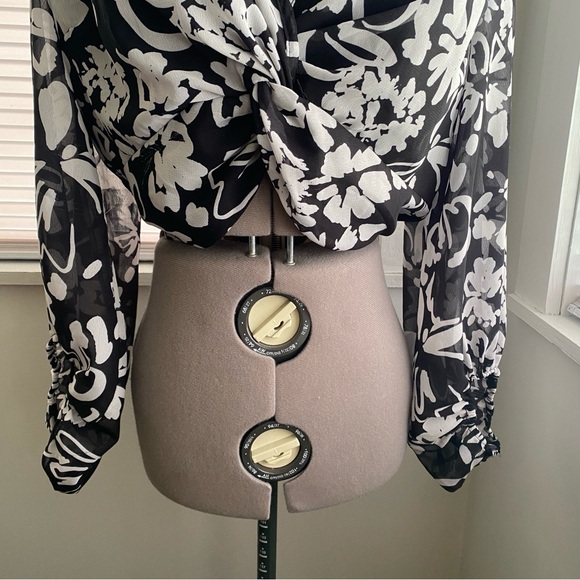 WISHING WAVES Women's Floral Cropped Blouse Long Sleeve Size M - Picture 4 of 10